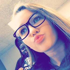 Meet your Posher, Mackenzie